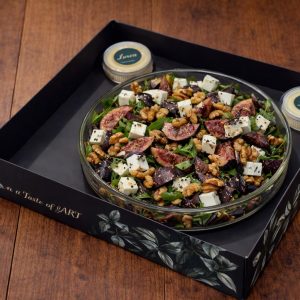 سلطة التين والتمر بجبنة الفيتا والروكا